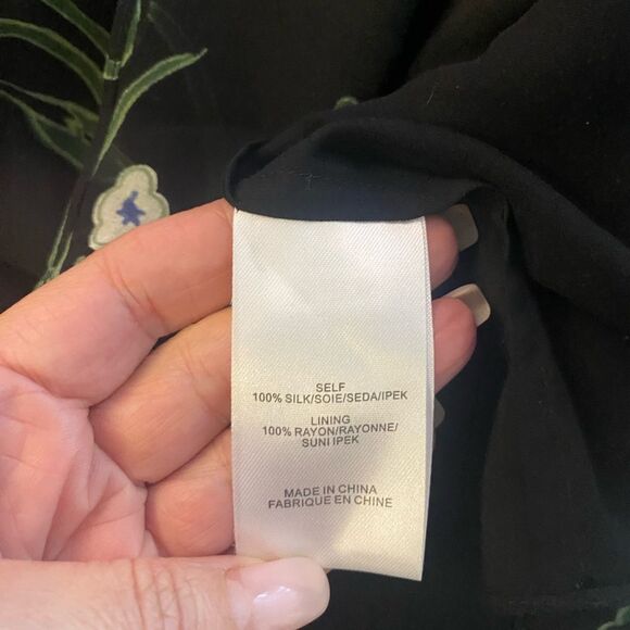 Tibi 100% silk off shoulder blouse. S - Picture 9 of 9